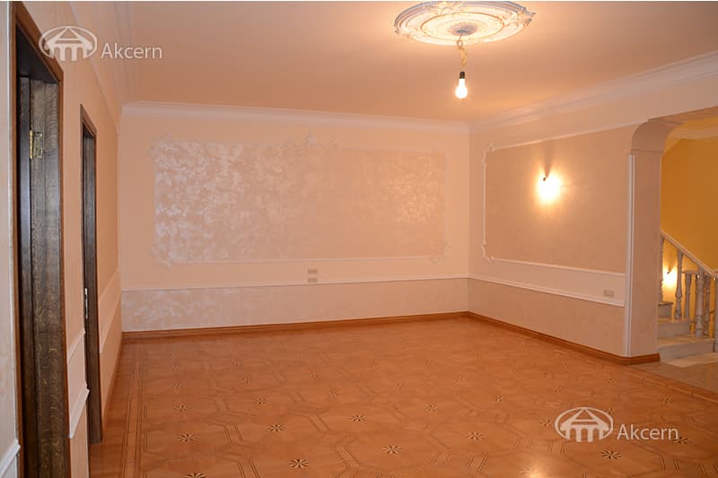 Дом · 7 комн. · 468 м² · Арабкир