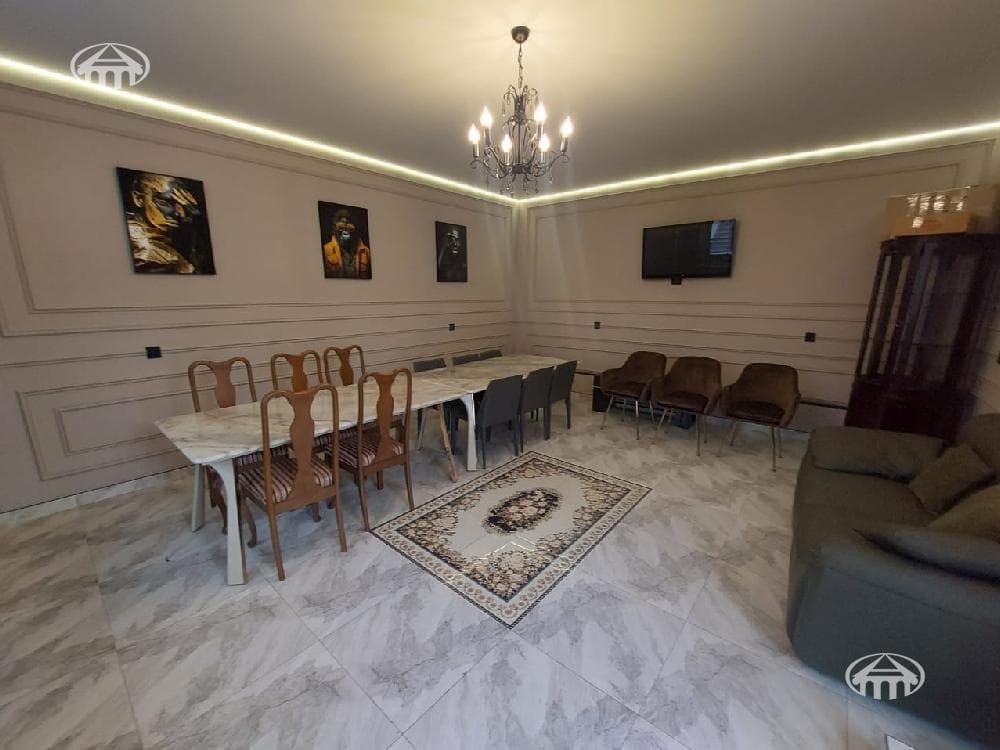 Особняк · 5 комн. · 370 м² · Аджапняк