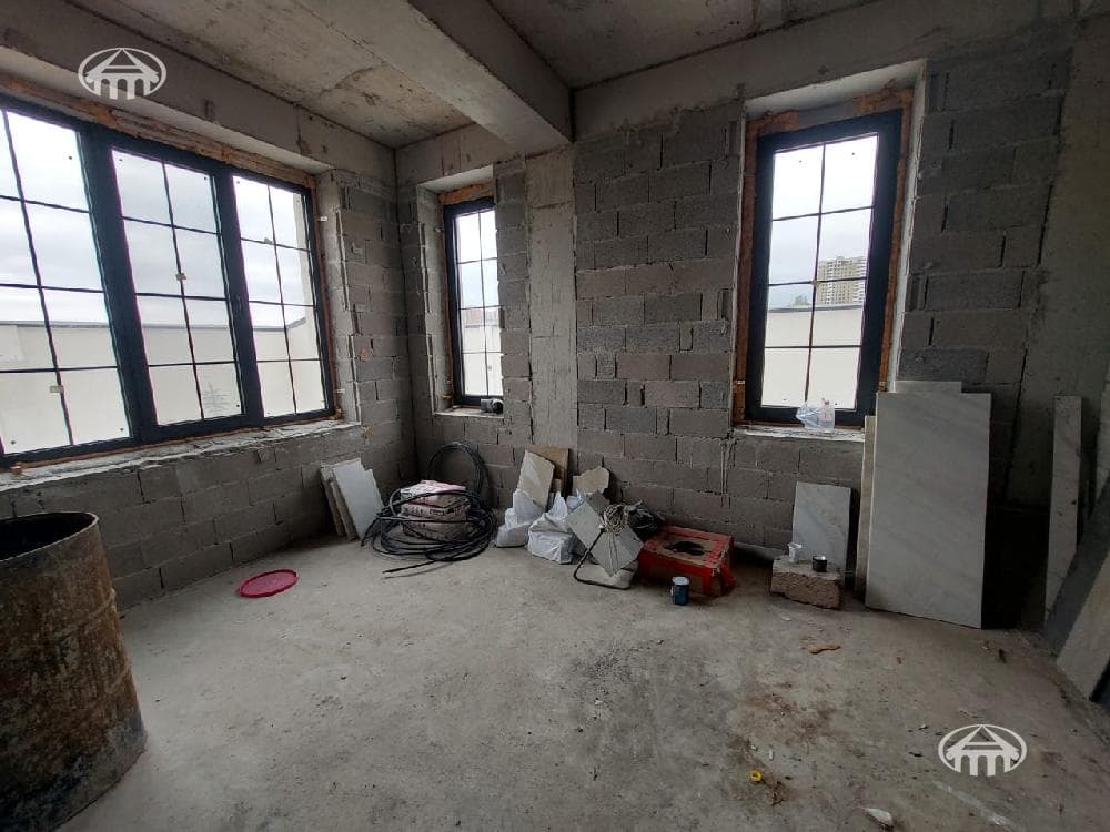 Mansion · 6 rooms · 228 m² · Avan
