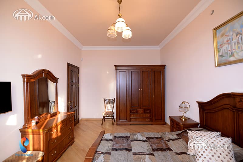 Дом · 6 комн. · 370 м² · Арабкир
