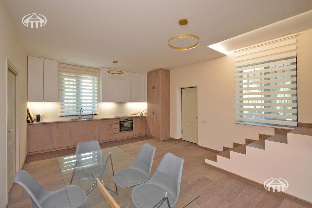 Особняк · 4 комн. · 272 м² · Птгни