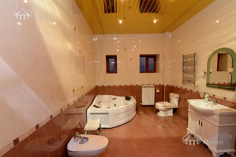 Առանձնատուն · 7 սեն. · 680 մ² · Կենտրոն
