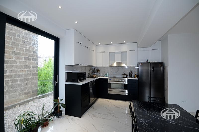 Mansion · 7 rooms · 228 m² · Zovuni