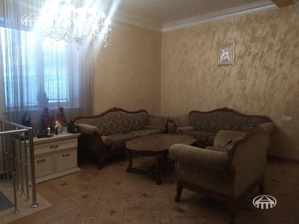 Особняк · 4 комн. · 363 м² · Кентрон