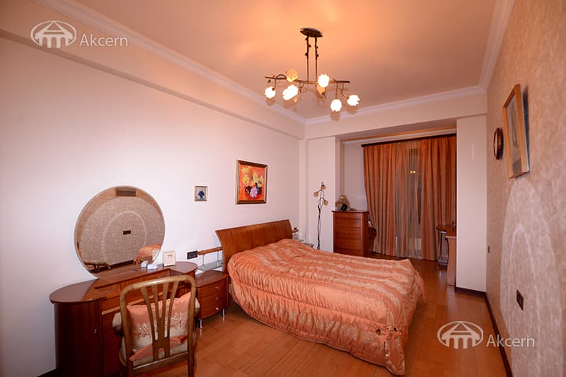 Квартира · 4 комн. · 186 м² · Кентрон
