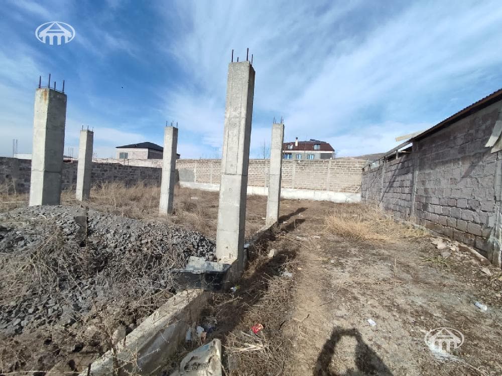 Հողատարածք · 1095 մ² · Ակունք