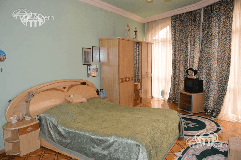 Mansion · 7 rooms · 560 m² · Kentron