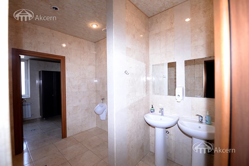 Office · 461 m² · Kentron