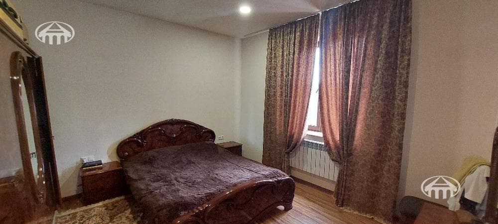 Mansion · 5 rooms · 206 m² · Arinj