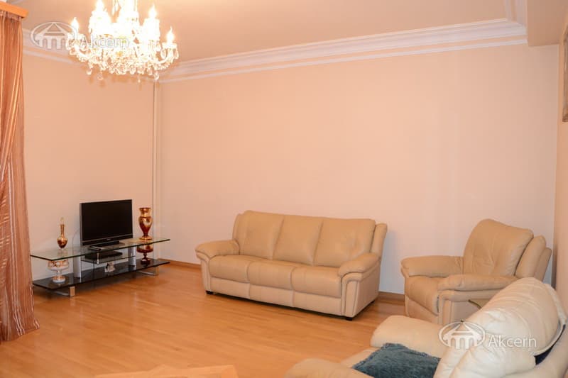 House · 6 rooms · 250 m² · Arabkir