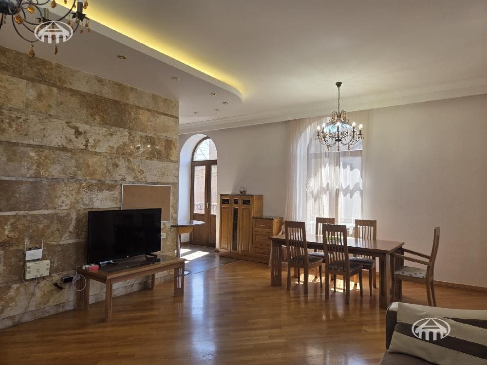 Квартира · 4 комн. · 122 м² · Кентрон