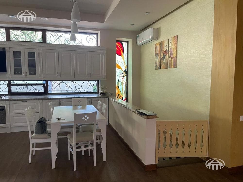 Mansion · 5 rooms · 314 m² · Ptgni