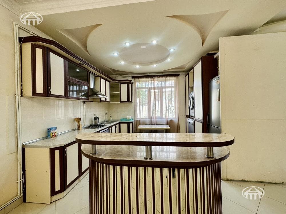 Mansion · 4 rooms · 220 m² · Arabkir
