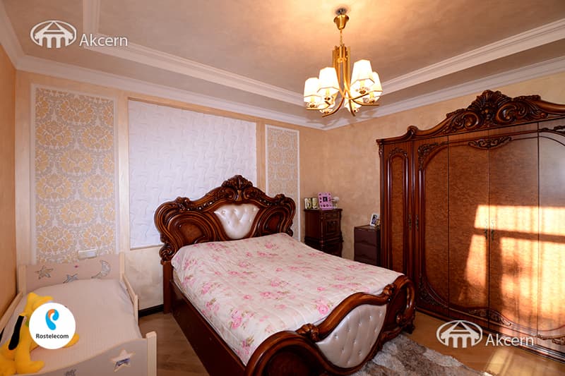 Առանձնատուն · 5 սեն. · 245 մ² · Կենտրոն