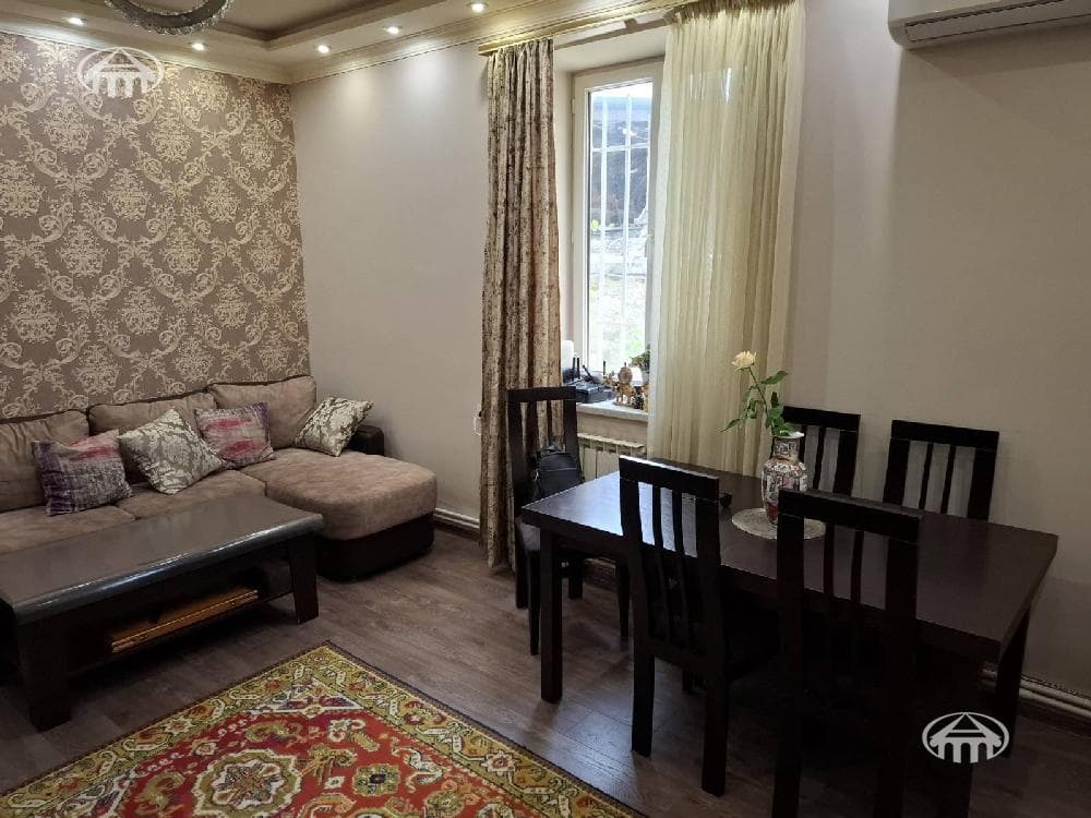 House · 4 rooms · 222 m² · Arabkir
