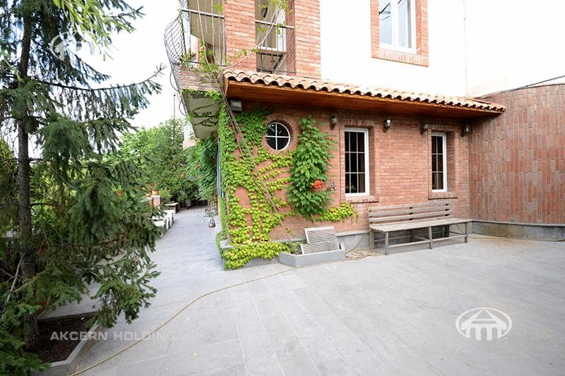 Mansion · 8 rooms · 390 m² · Arabkir