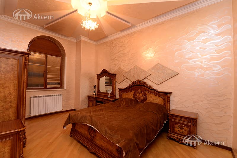 Առանձնատուն · 7 սեն. · 680 մ² · Կենտրոն