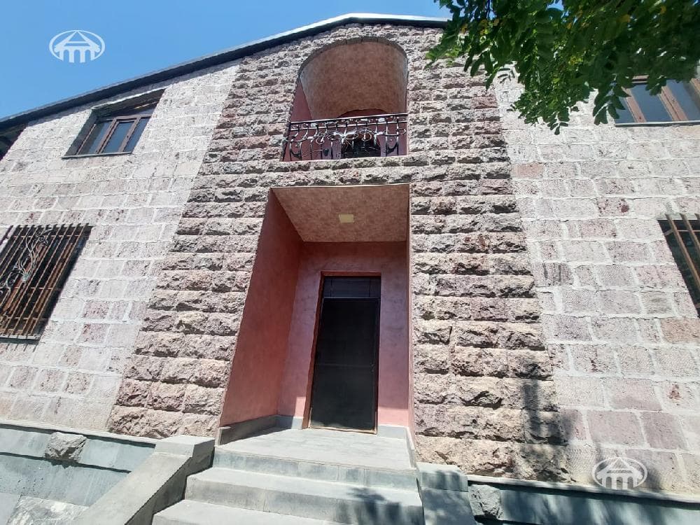 Особняк · 5 комн. · 266 м² · Аван