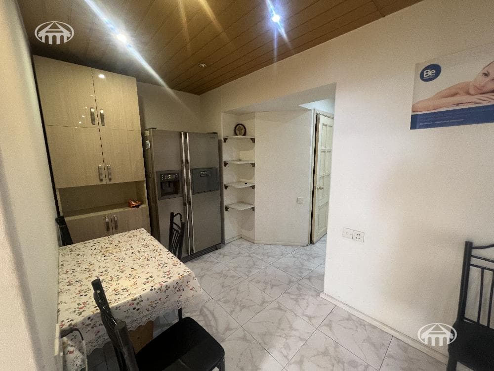 Office · 180 m² · Kentron
