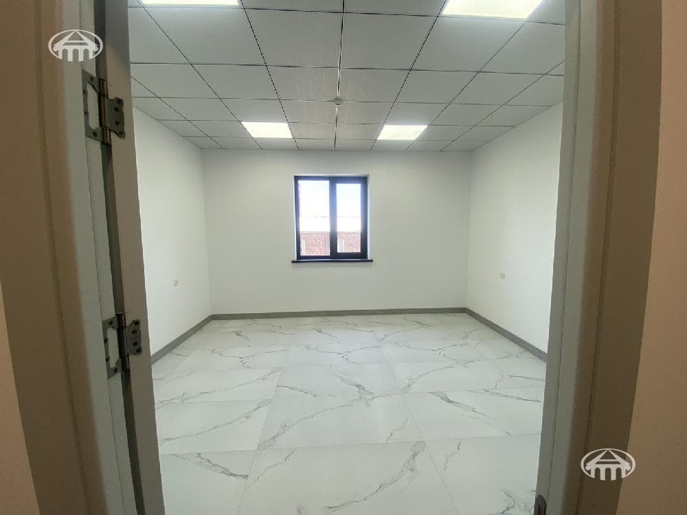 Գրասենյակ · 648 մ² · Աջափնյակ