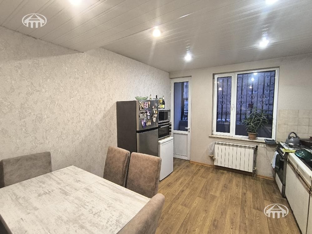 Квартира · 4 комн. · 193 м² · Аджапняк