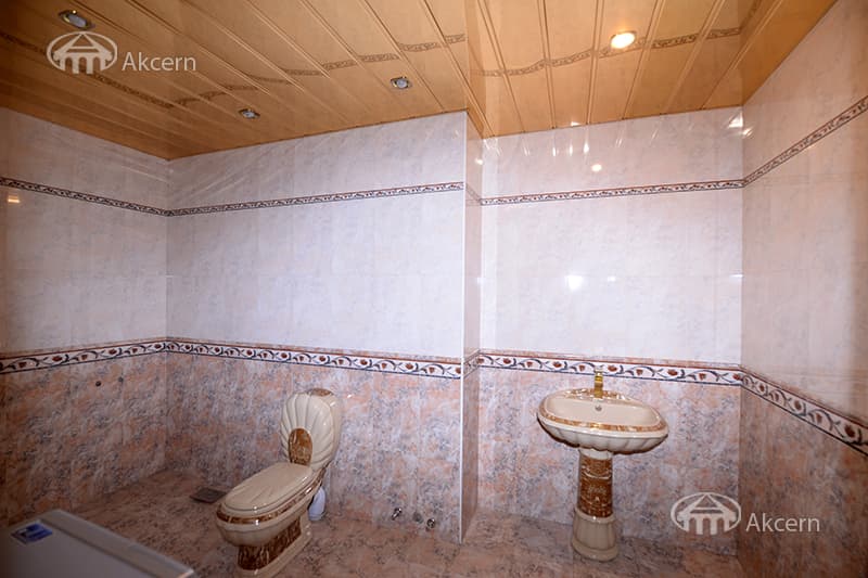 Apartment · 4 rooms · 240 m² · Kentron