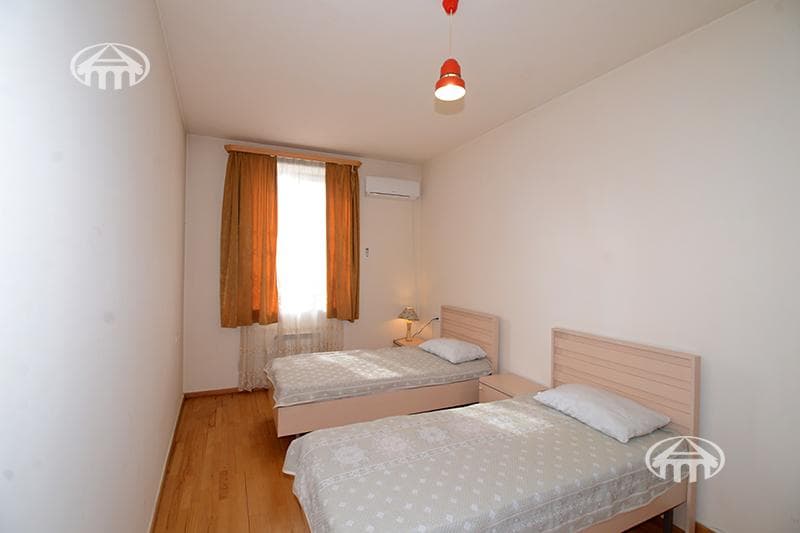 House · 6 rooms · 273 m² · Arabkir