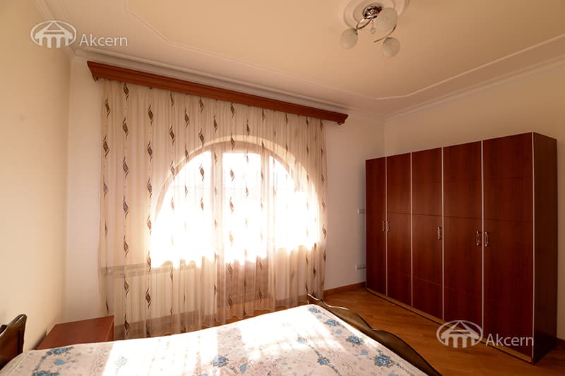 Особняк · 4 комн. · 240 м² · Аджапняк