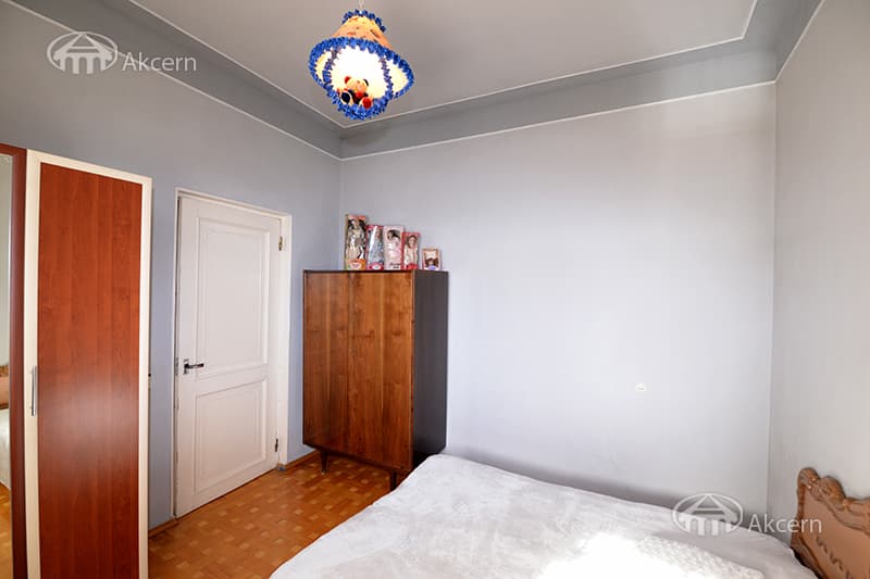 House · 7 rooms · 460 m² · Kentron