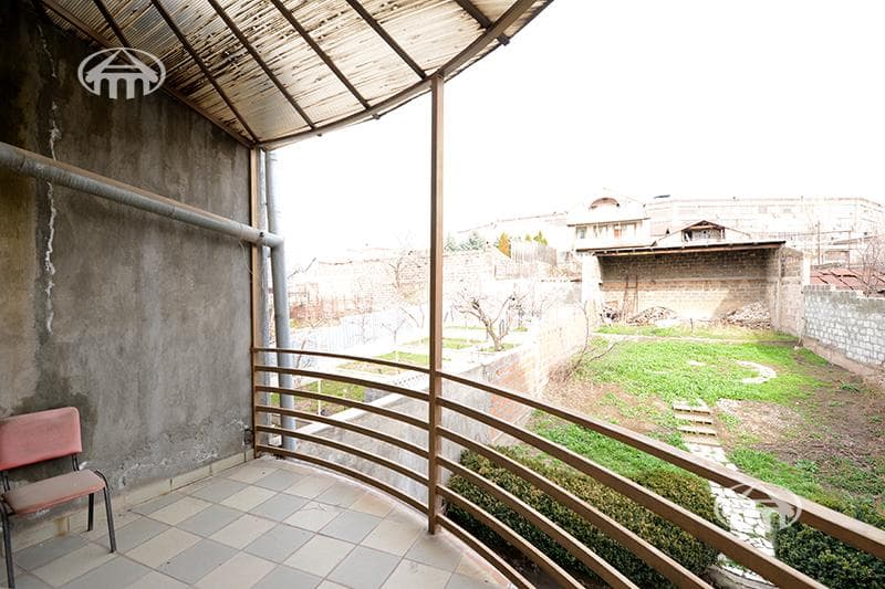 House · 6 rooms · 273 m² · Arabkir