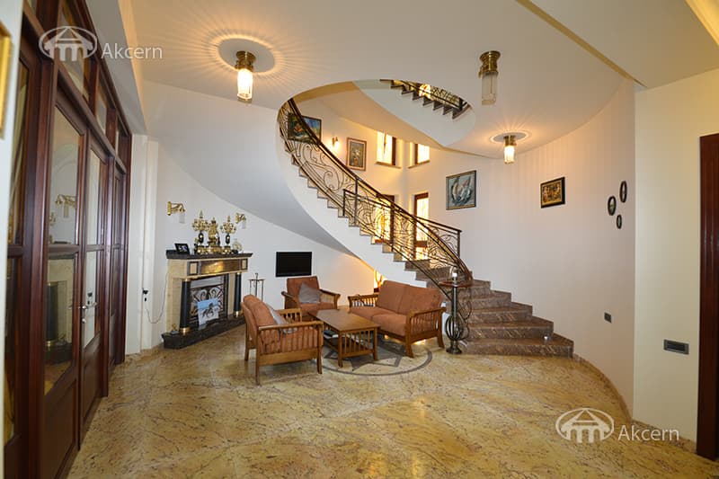Mansion · 5 rooms · 745 m² · Arabkir