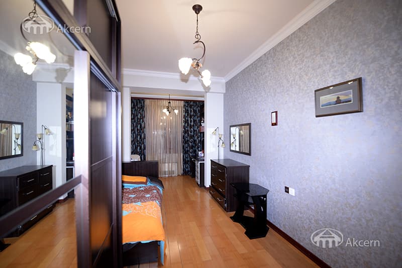 Квартира · 4 комн. · 186 м² · Кентрон