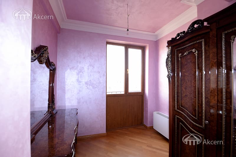 Apartment · 4 rooms · 240 m² · Kentron