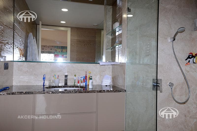 Mansion · 5 rooms · 777 m² · Avan