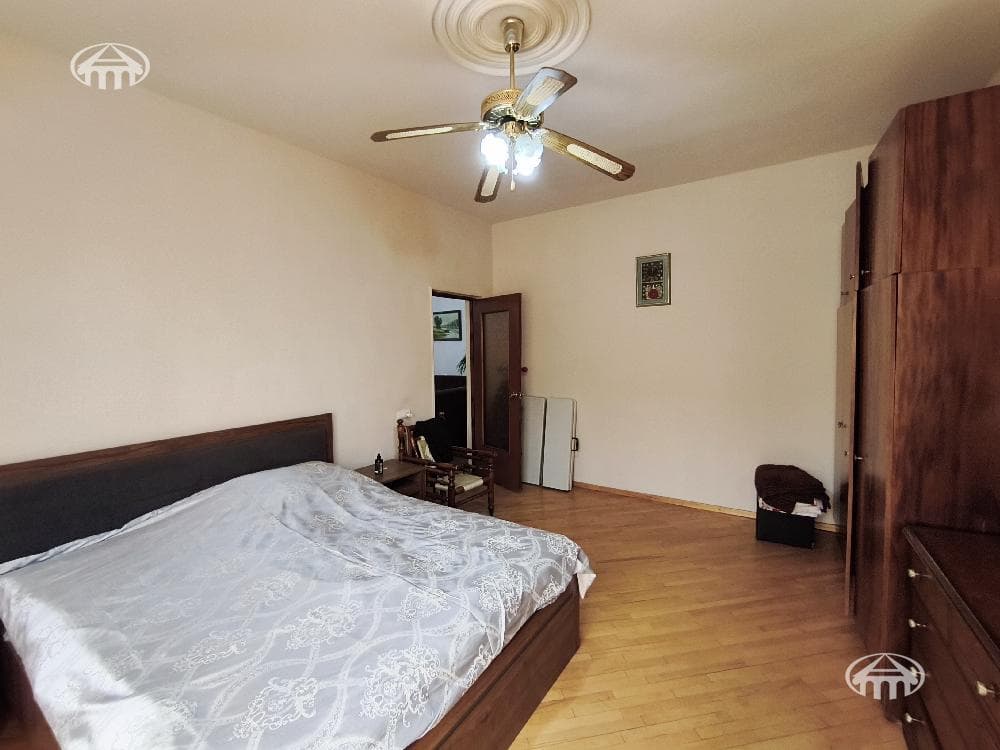 House · 6 rooms · 413 m² · Shengavit