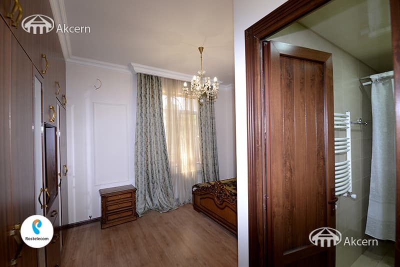 Дом · 4 комн. · 340 м² · Кентрон