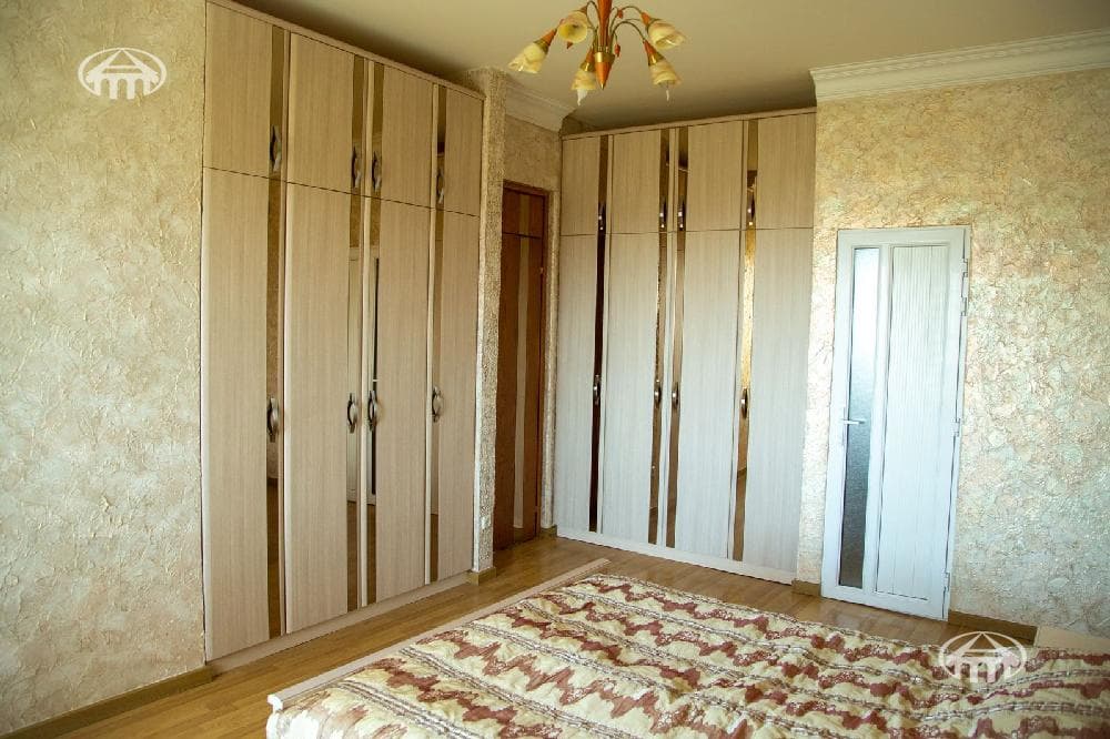 Առանձնատուն · 6 սեն. · 423 մ² · Պտղնի