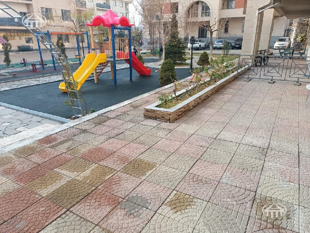 Apartment · 3 rooms · 120 m² · Kentron