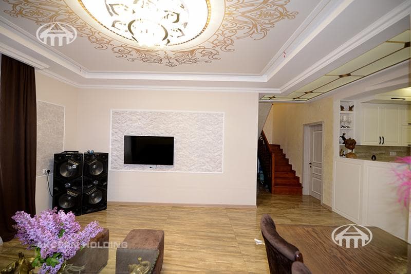 Mansion · 4 rooms · 220 m² · Zovuni