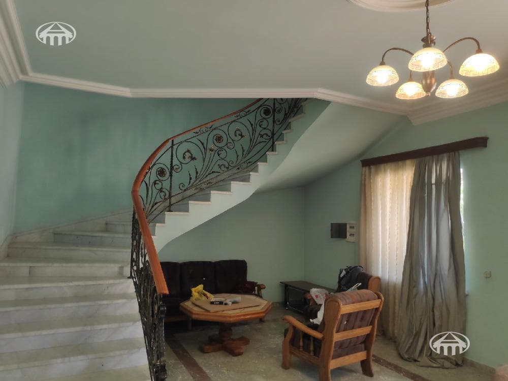 Mansion · 5 rooms · 300 m² · Arinj