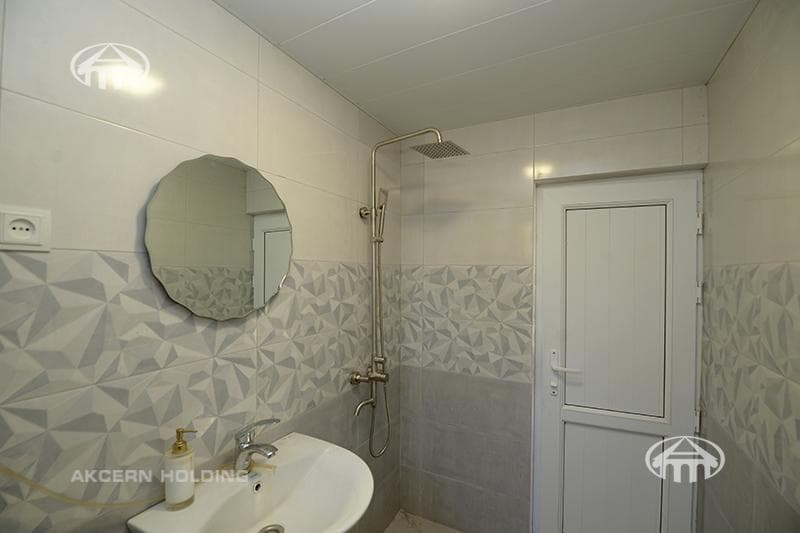 Mansion · 5 rooms · 330 m² · v. Arinj