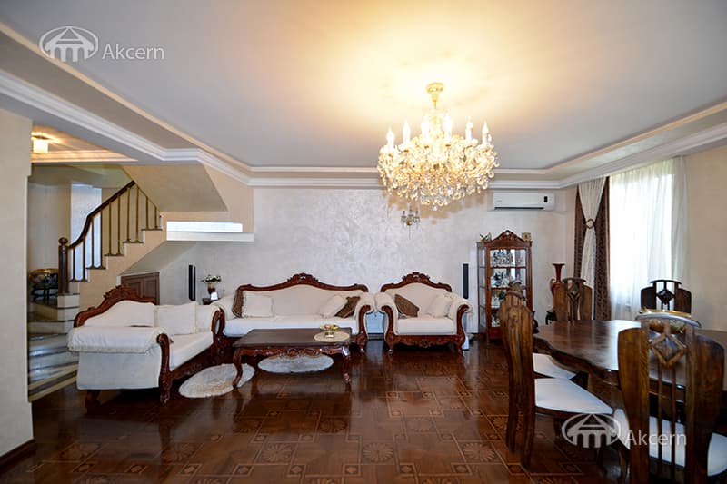 Квартира · 4 комн. · 173 м² · Кентрон