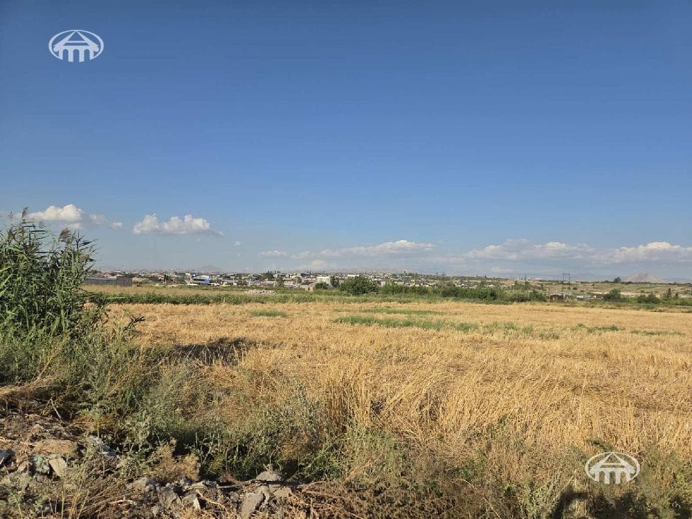 Commercial property · 256 m² · Aintap