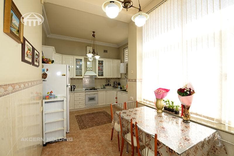 Дом · 7 комн. · 540 м² · Арабкир
