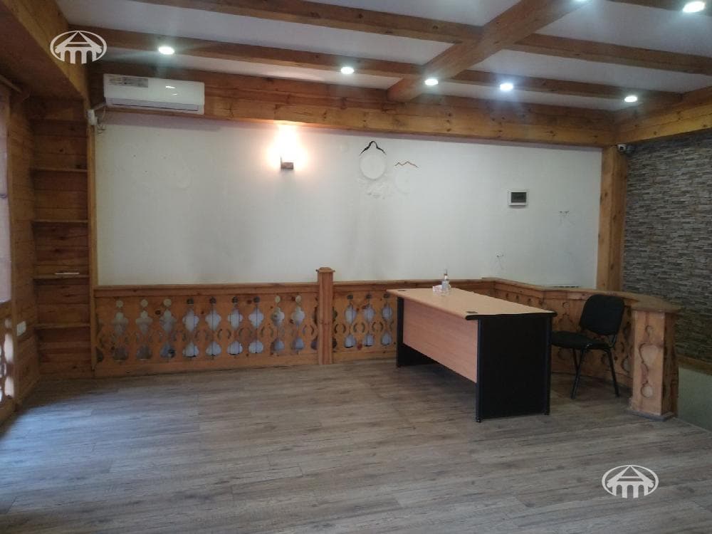 Office · 240 m² · Kentron