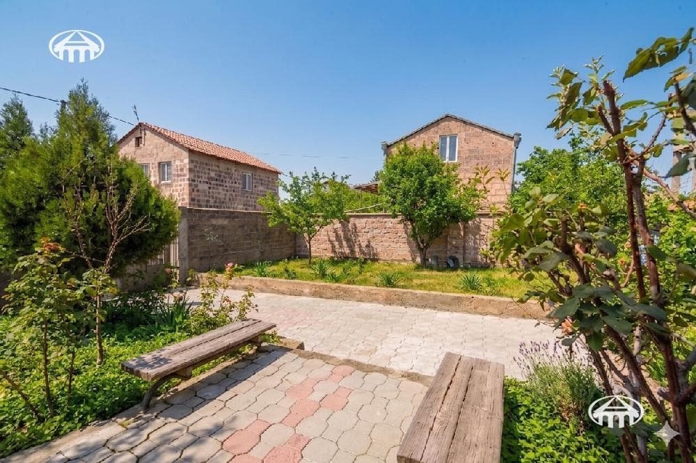 Особняк · 2 комн. · 186 м² · Джрвеж