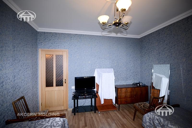 House · 5 rooms · 162 m² · Kentron