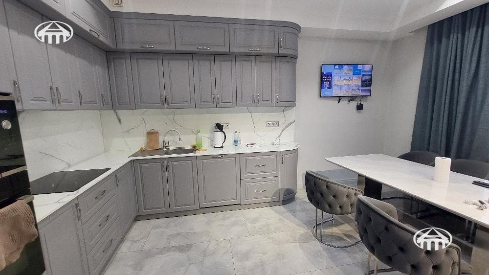Таунхаус · 4 комн. · 300 м² · Аван