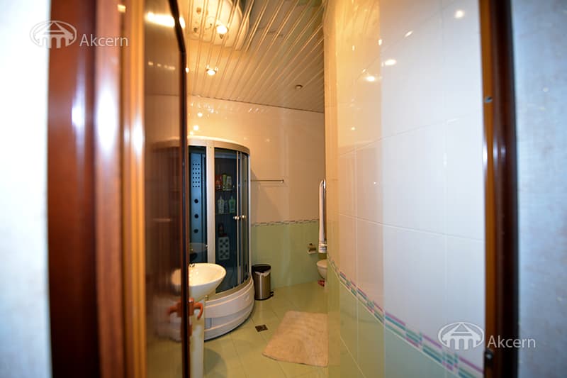 House · 6 rooms · 425 m² · Arabkir