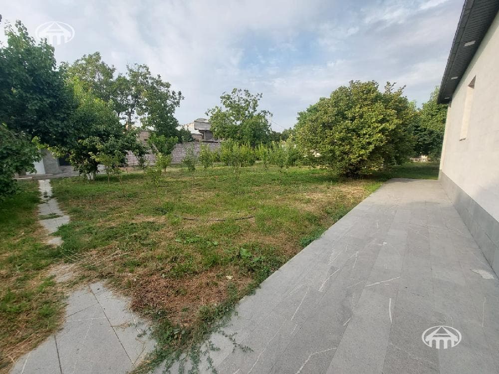 Mansion · 5 rooms · 150 m² · v. Arinj